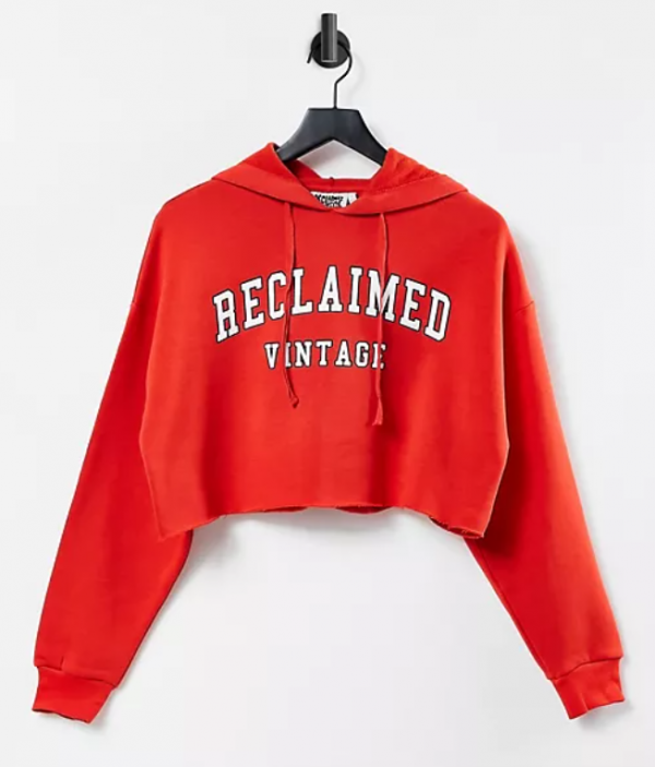 Hoodie vintage dengan potongan cropped